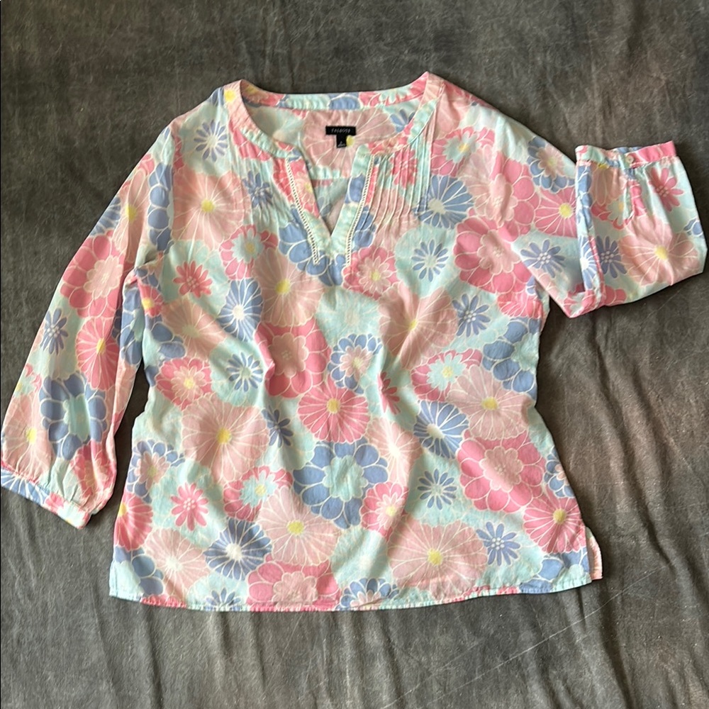 Talbot’s L floral lightweight top